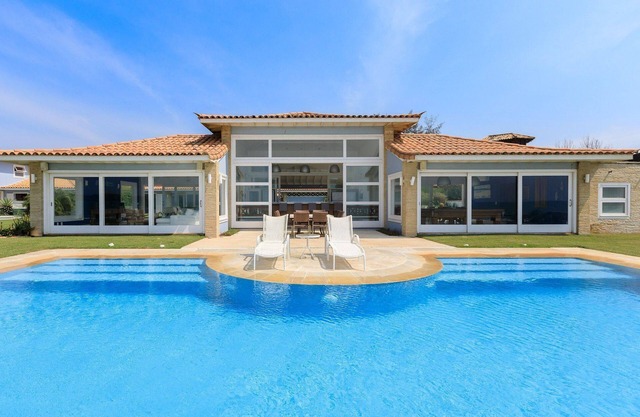 Buz043 - Luxury villa with sea front pool in Buzios