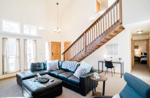 ★BV Escape★🌄King Bed✔️Garage Pkg⚡WiFi ♥Long Stays