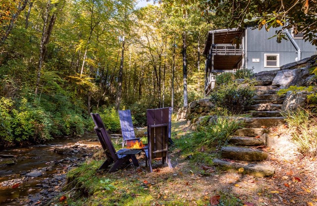 By the Creek | Charming Cottage on a Creek