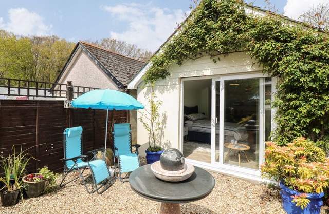 BYGHAN THORNTON, pet friendly, character holiday cottage in Illogan