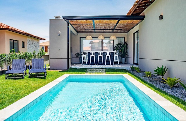 Bz94 House with Arete pool and JET ramp! 5 suites