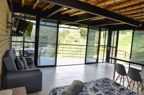 Cómoda cabaña con vista a la represa