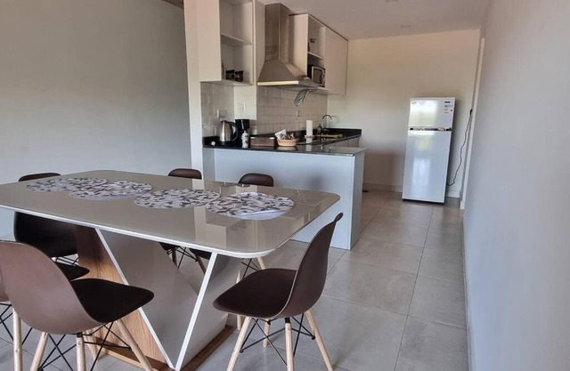 Cómodo apartamento nuevo, zona aeropuerto!