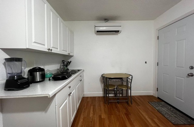 Cómodo Apartastudio con Entrada Independiente al Mejor Precio y Ubicación