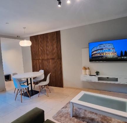 Cómodo departamento con jardín sobre Avenida Libertador