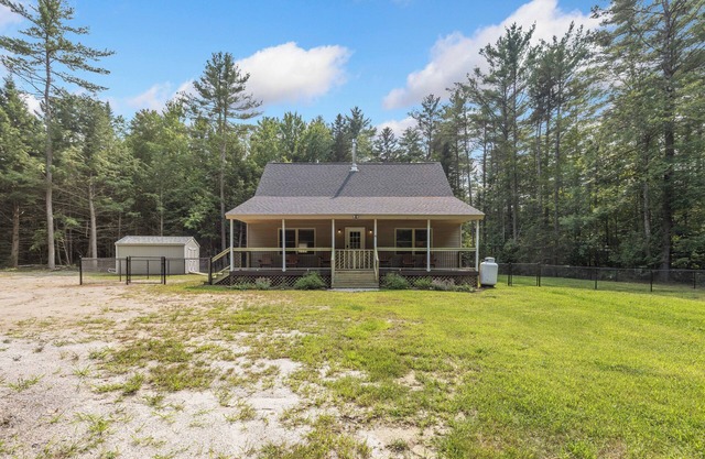 C-Howder Chalet Dog Heaven! Huge Fenced Yard
