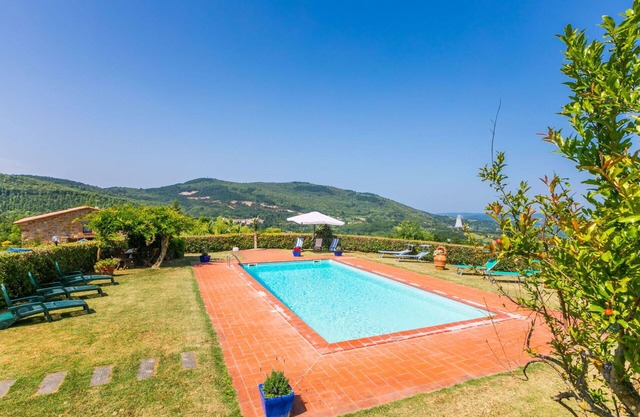 Cosy apartment for 12 guests with WIFI, pool, A/C, TV, patio and pets allowed