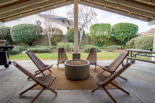 CA2 House SoCal Oasis Newly Renovated Game Room