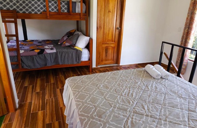 Cabaña Familiar Golden Tanager