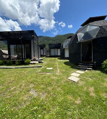 Cabañas y Domos Liquiñe