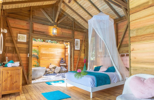 Cabane D'exception Jungle Lodge Piscine Privée et Baignoire en Pierre