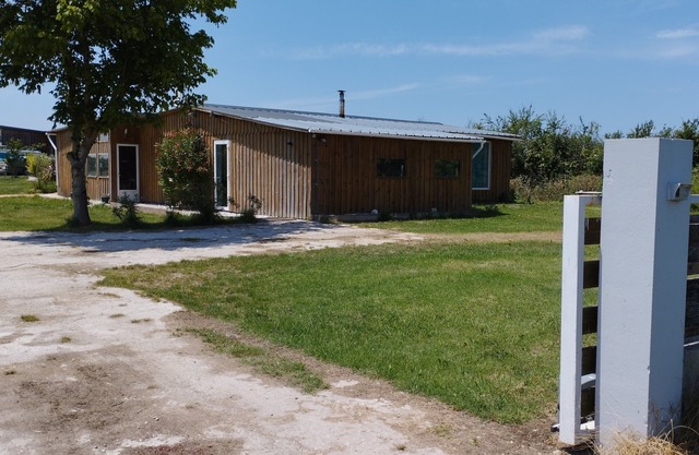 Cabane de l'estuaire de la Gironde swimming pool and spa