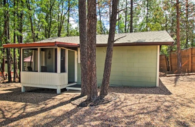 Cabin 1 - Studio King Sleeps 2