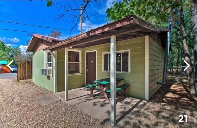 Cabin 11 · Cabin 11 Family Unit w/Queen Bed, slps 7