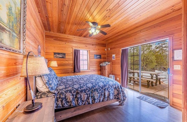 Cabin #5 Black Bear - Pet Friendly - Sleeps 6 - Playground & Game Room