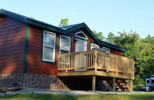 Cabin 6 - Beautiful location with a great view of the river. Perfect for any size family!
