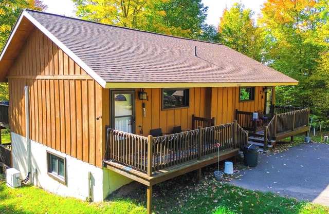 Cabin Fevers 1 ~ Ensuite Sauna & Pet Friendly!