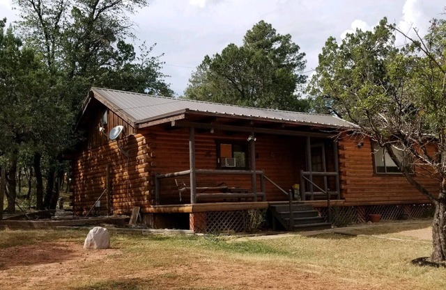 Cabin Getaway with Beautiful Views and Sleep with Elk