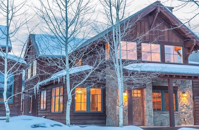 Cabin in the Heart of Town - WALK to SKI SHUTTLE