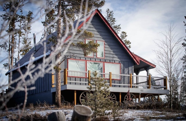 Cabin in the Woods | 2+Loft/2BA | PVT Hot Tub