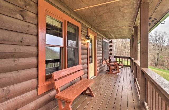 Cabin Near Hiking, Skiing & Waynesville!