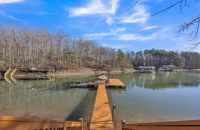 Cabin On Lanier With Deep Water Dock!