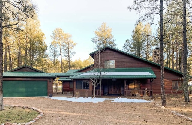 Cabin on the 18th Hole in Pinetop Country Club