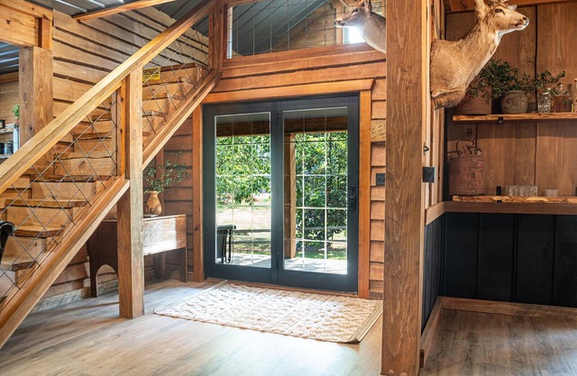 Cabin on the Farm w/Axe Throwing