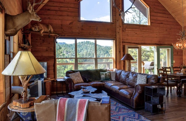 Cabin on the Rocks: 7 Acres, Hot Tub, Stunning Views, 4.5 miles to Pagosa Springs & Wolf Creek Ski!