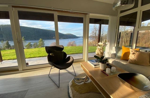Cabin Oslofjord -sleeps14-seaview-familyfriendly