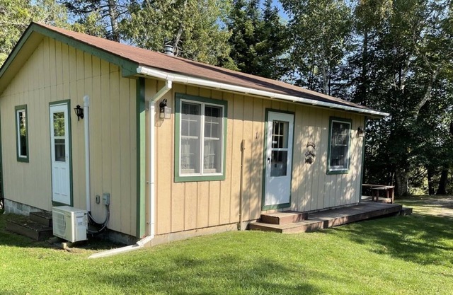 Cabin Retreat - Beautiful 2 bedroom cabin