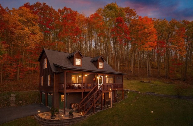 Cabin Retreat in Virginia Wine Country – Hot Tub, Theater Room & Pet-Friendly