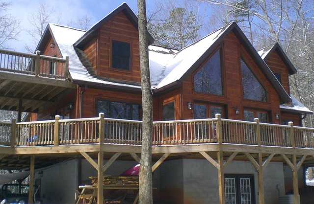 Cabin-style 3/3.5 home on 11 private acres, sleeps 12. Couple or family getaway