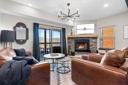 Cabin w Water View-Community Indoor Pool-Pvt Hot Tub-Free Local Attraction Tickets