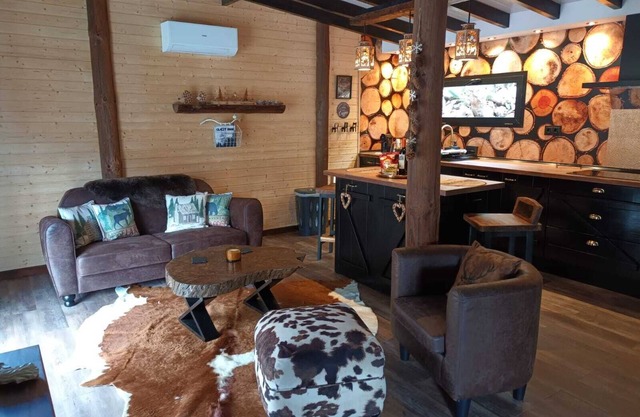 Cabin with jacuzzi in its 800 meter private land with fruit trees.