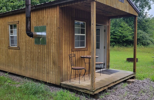 Cabin1 Cozy mini cabin in Falmouth/Merritt area
