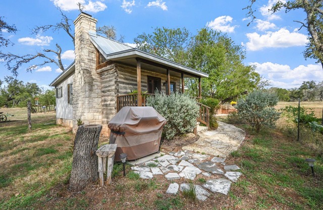 Cabins on Knopp School-Chula Vista Cabin - Private Hot tub - Romantic Getaway