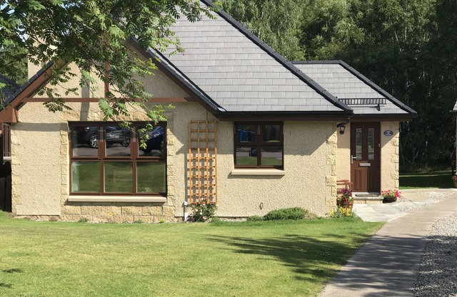 Cairn Cottage Dalfaber