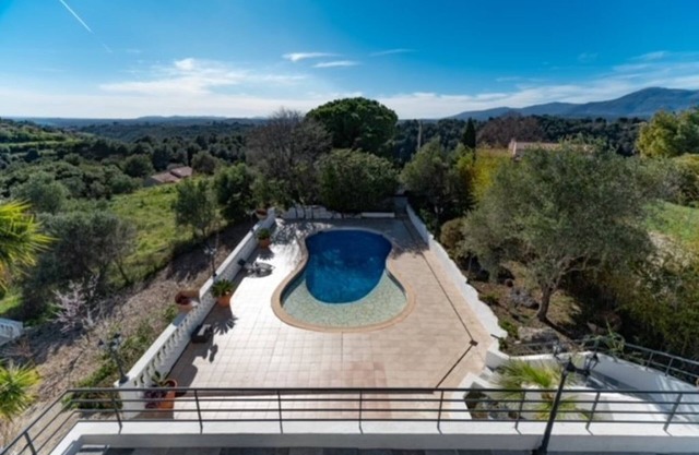 Californian villa with large pool, 15 minutes from the beach