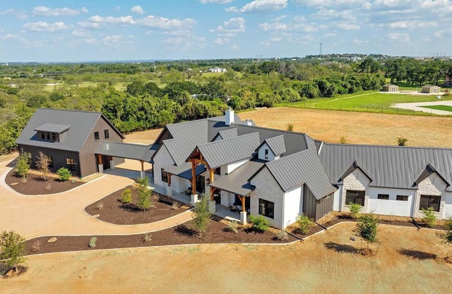 Calivence Haus - Estate Home