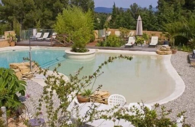 Calm and comfort for 5 people + 1 Baby in a Mas in Provence