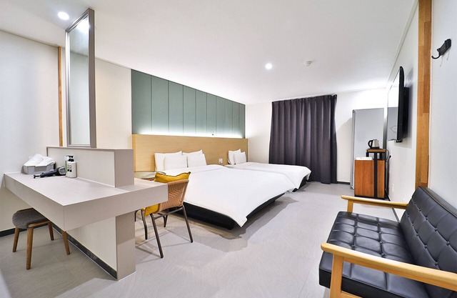 Calm Rest Hotel Busan Sasang