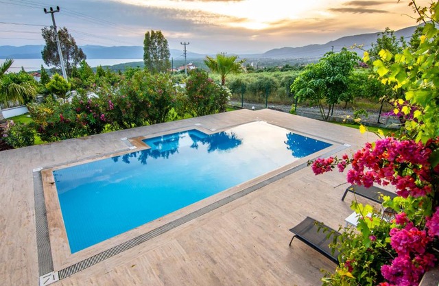 Calypso Lakeview Villas