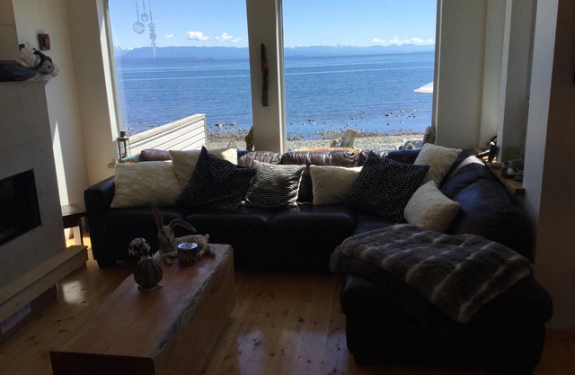Campbell River - beachfront duplex on Stories Beach the Georgia Strait