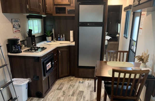 Camper: Near Valdosta/Moody AFB: Safe and quiet