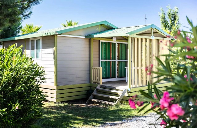 Camping Le Soleil de la Méditerranée * - Chalet Comfort 3 rooms 4 adults + 2 children with air conditioning - TV