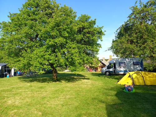 Camping sous les Poiriers