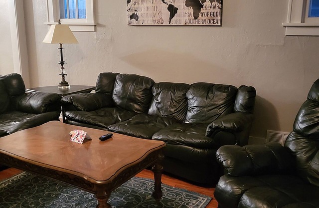 Campus Cottage next to Bearcat Stadium and Arena; close to downtown food & drink