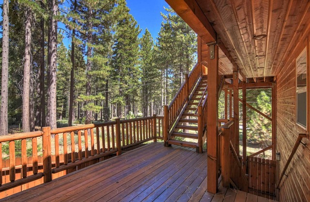 Can't Refuse the Redwood Refuge! - Pool table and foosball