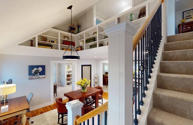 Canopy-draped Treehouse in-law-suite home in Roswell/East Cobb